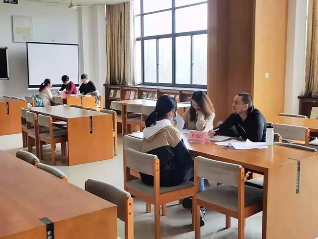 杭師大附中國際部入學考試現(xiàn)場圖片