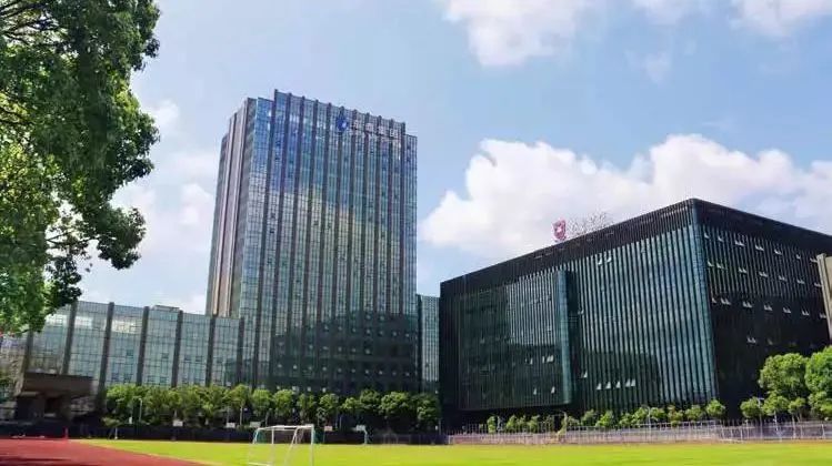 3 上海日本方向國際高中，學費普遍低于10萬6.jpg