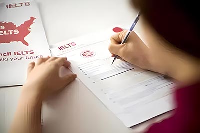 雅思寫作7分范文:當(dāng)今時代，應(yīng)該教孩子書法嗎