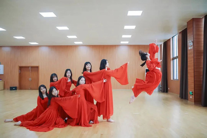 杭州第四中學國際部，英國G5名校大滿貫！