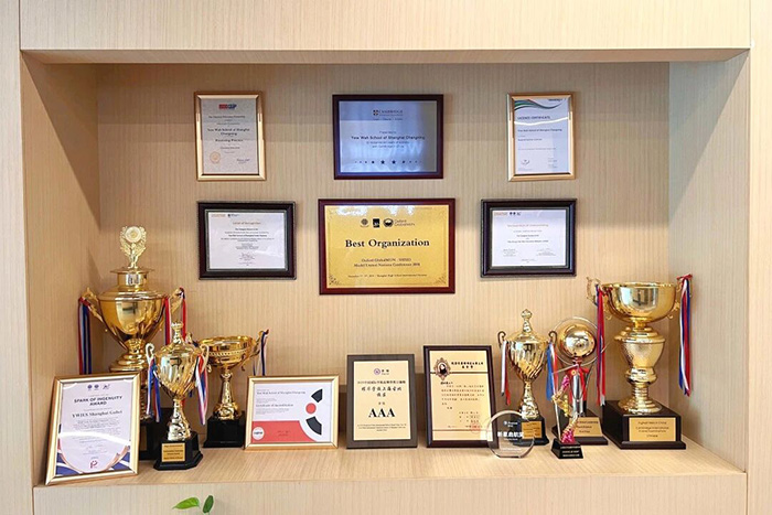 1758867873147233.jpg 2 上海耀華古北2026年春季班招生簡章發布11.jpg